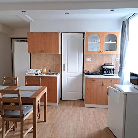 Hotel Nefelejcs Vendégház Balatonkenese Esterno foto