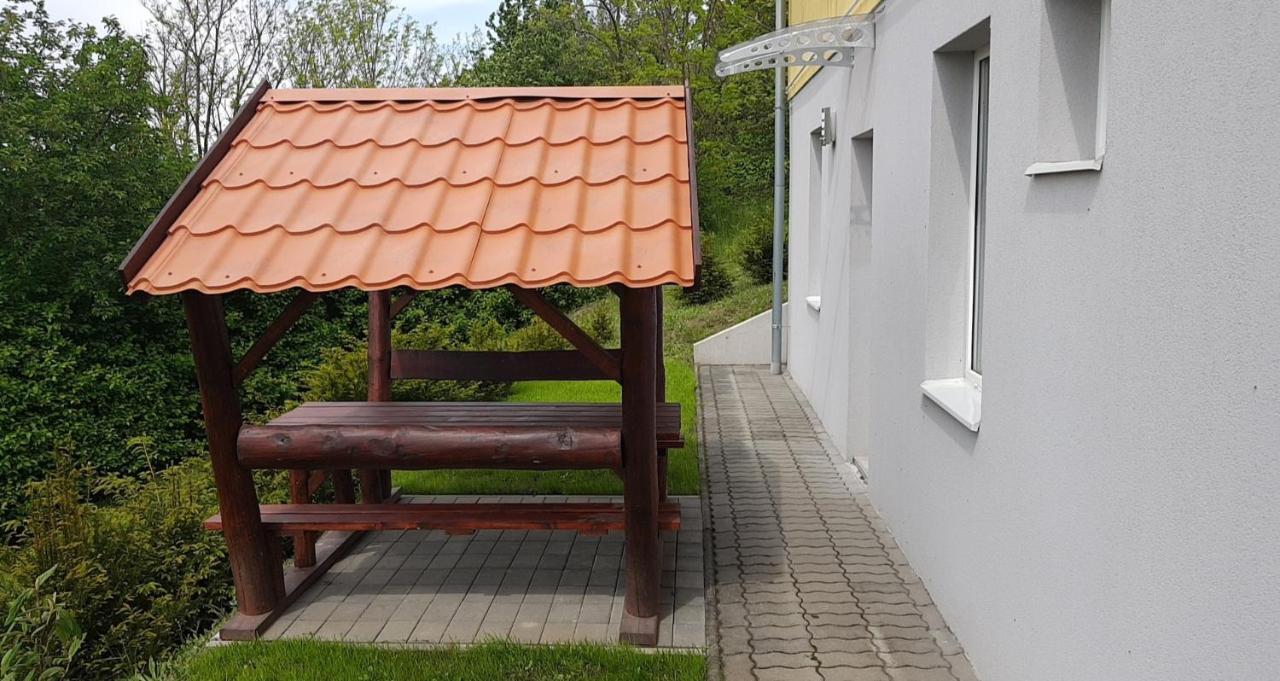 Hotel Nefelejcs Vendégház Balatonkenese Esterno foto