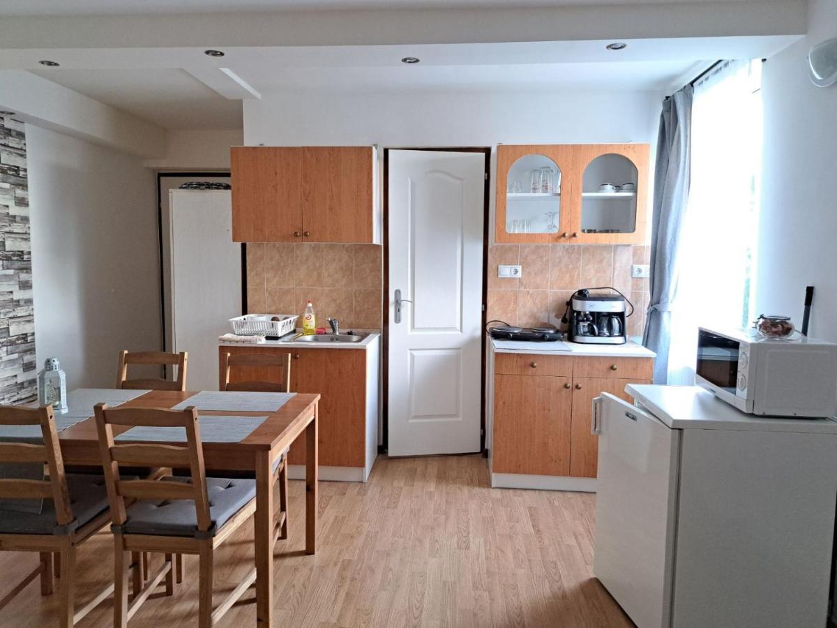 Hotel Nefelejcs Vendégház Balatonkenese Esterno foto